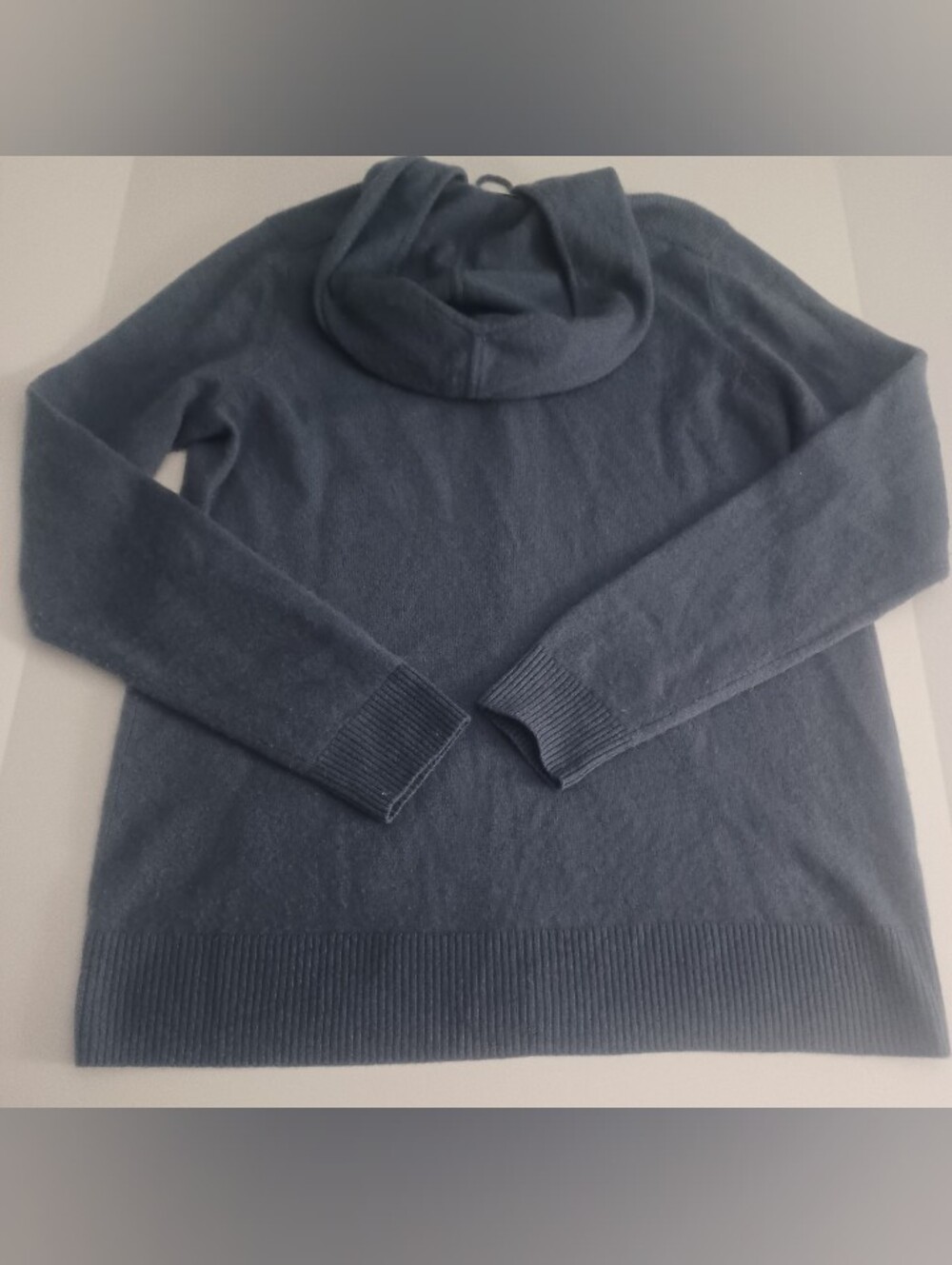 Orvis 100% Cashmere Hoodie Sweater Sz M - Picture 3 of 3